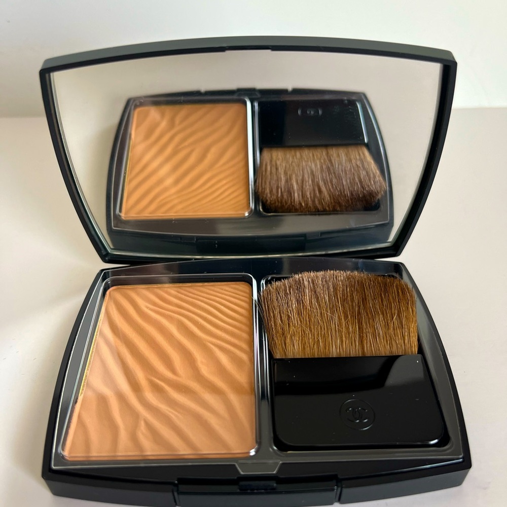 Chanel Moisturizing Bronzing Powder #61 Desert Corail NEW  Never Used